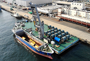国内向けケーブルドラムDP.HOKUTOから積込作業